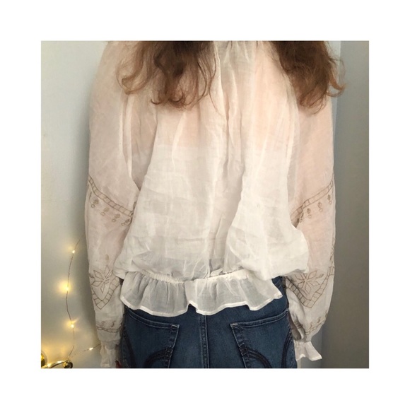 Flowy top with sleeve embroidery - Picture 4 of 4
